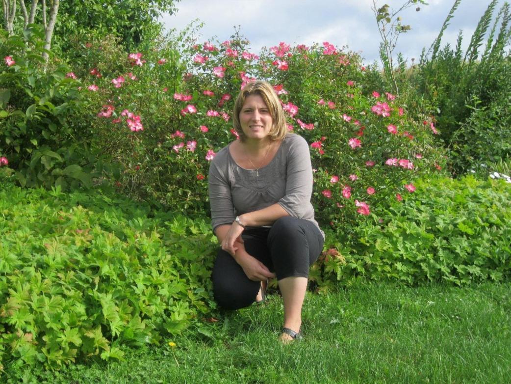 Au Jardin Fleuri Vila Vauxaillon Exterior foto